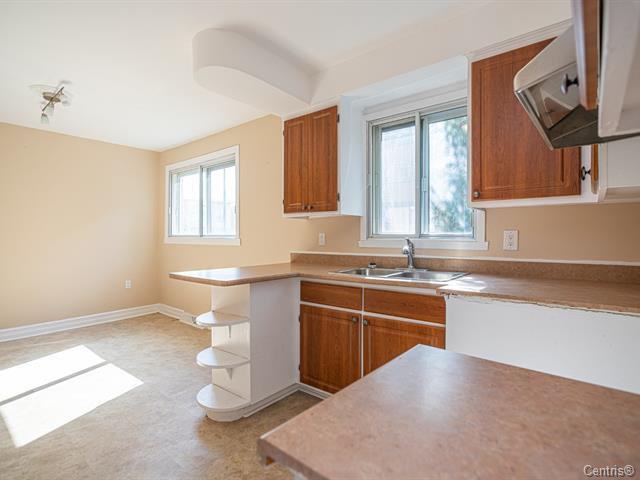 827 56e Avenue - Photo 4 of 10