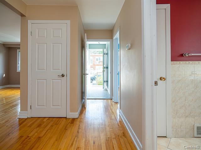 827 56e Avenue - Photo 7 of 10