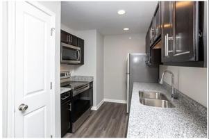 featured image of 814 Parkland Trl