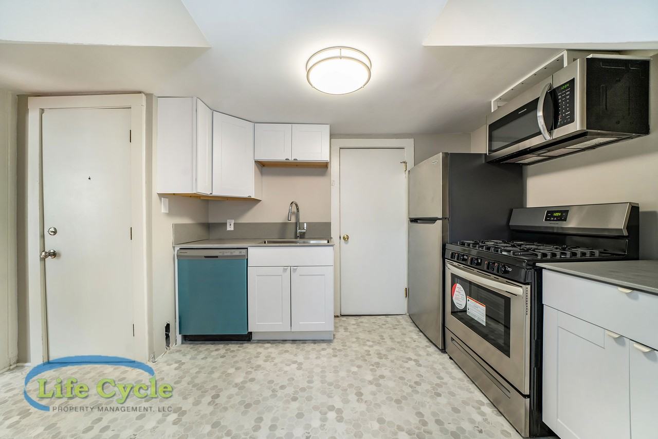 921 Fairmount St Se #2 - Photo 4 of 9
