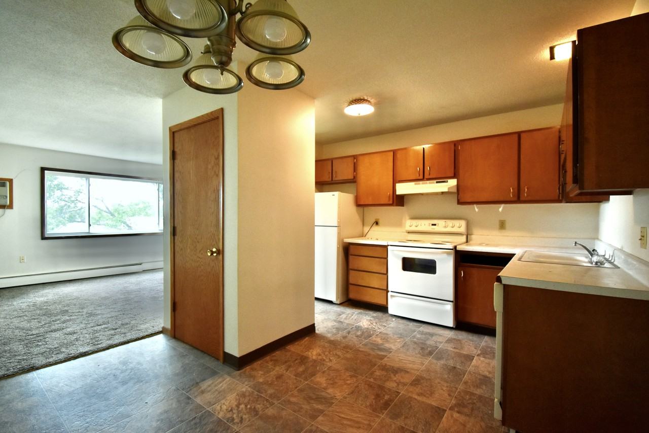 102 5th St E #12 - Photo 5 of 11