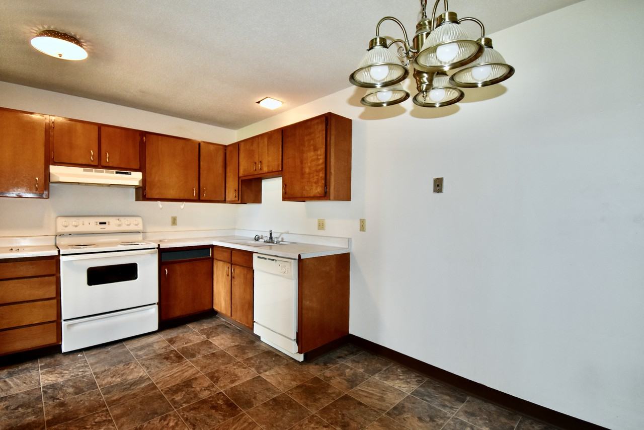 102 5th St E #12 - Photo 6 of 11