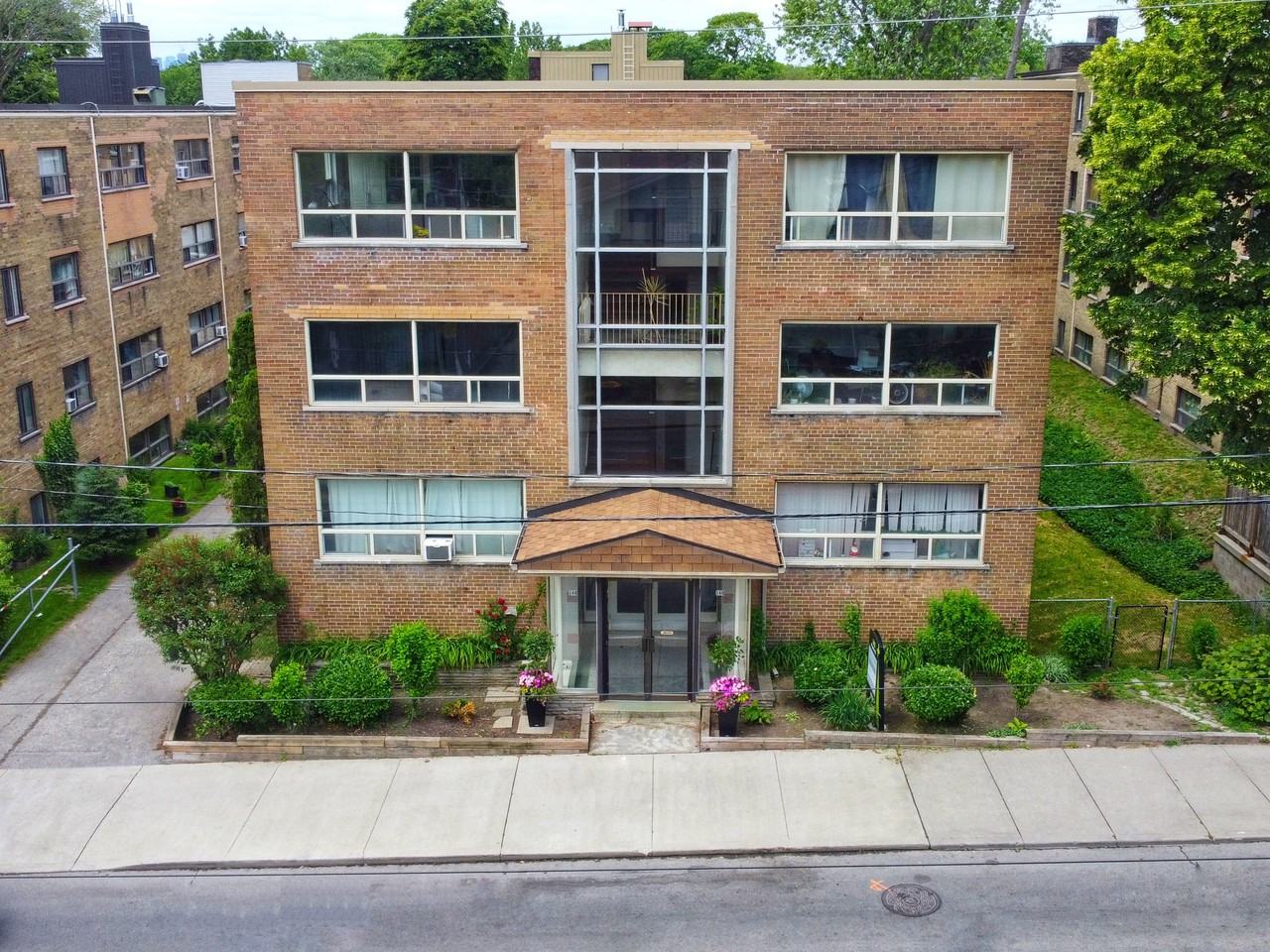 140 Kingston Road - Photo 2 of 11