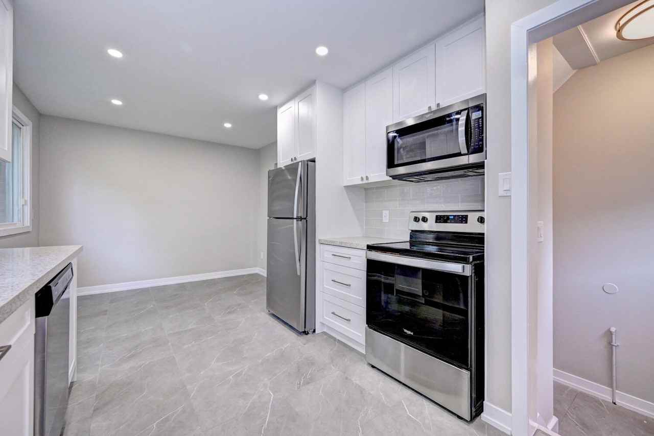 110 Conway Drive - Photo 2 of 30