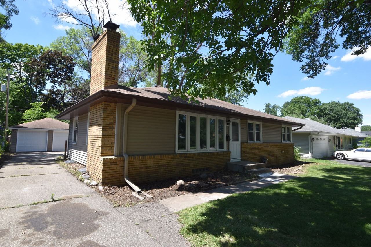 7338 Oakland Ave - Photo 2 of 26