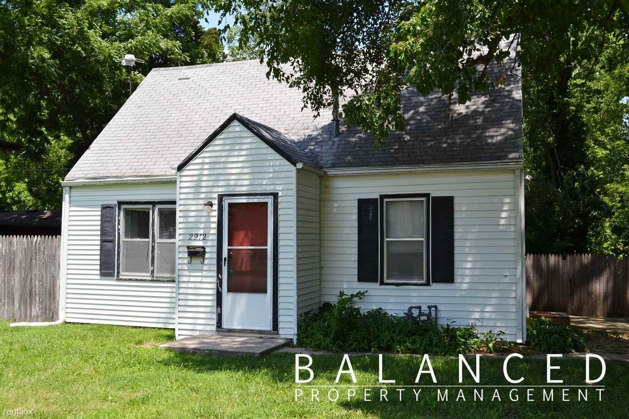 2912 Sw 17th St, Topeka, KS 66604 2 Bedroom House for 825/month Zumper