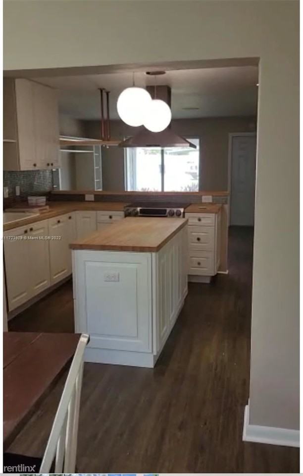 4520 Sw 34th Ave - Photo 2 of 17