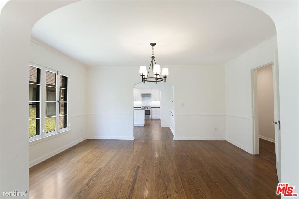 135 N Orange Dr - Photo 2 of 10