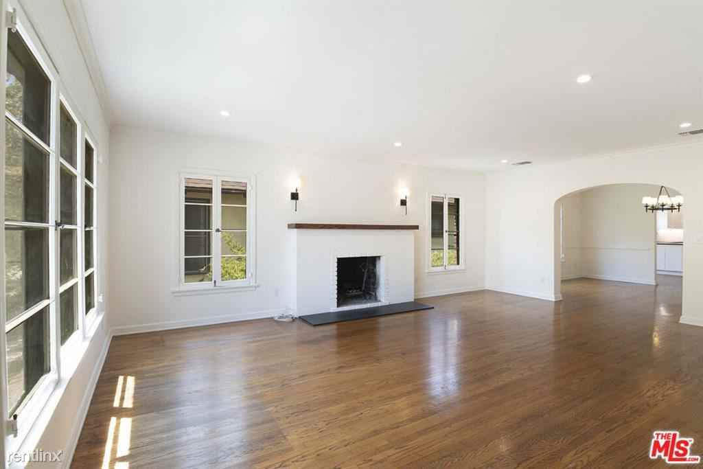 135 N Orange Dr - Photo 3 of 10