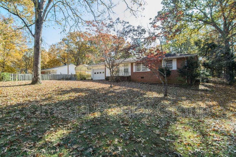 207 Forest Hills Cir - Photo 2 of 39