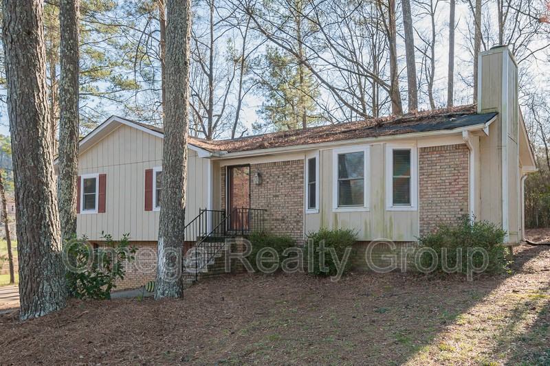 2504 Beechwood Trl - Photo 2 of 43