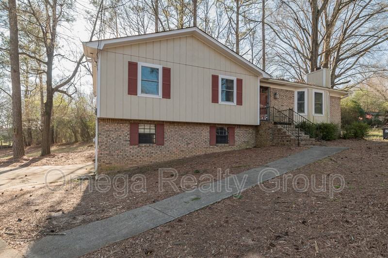 2504 Beechwood Trl - Photo 5 of 43