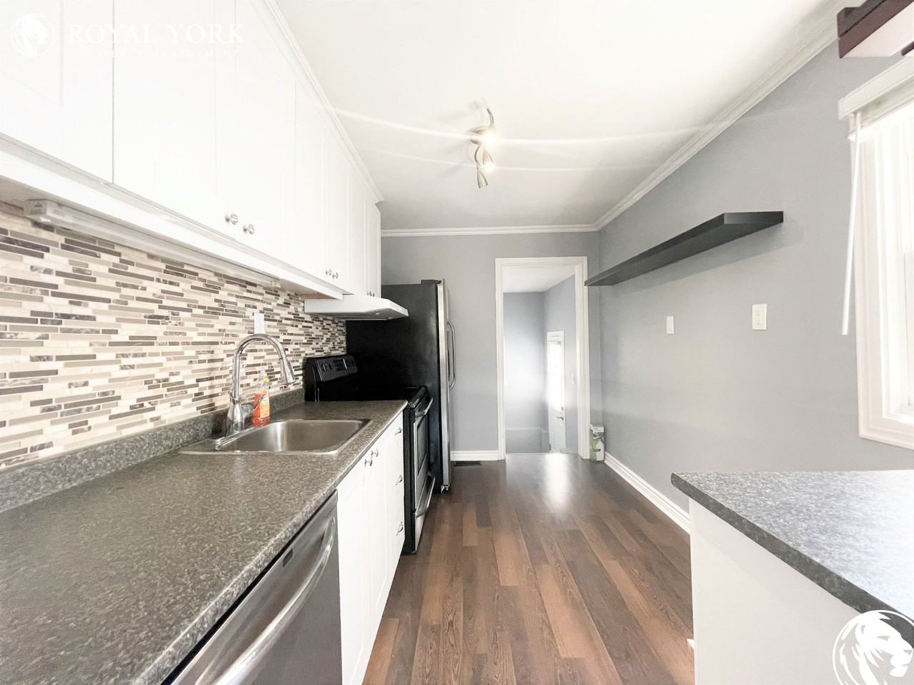 36 Sandown St - Photo 3 of 43