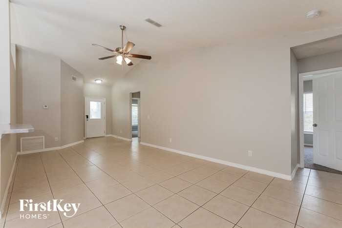 1563 Oak Hill Trl - Photo 2 of 15