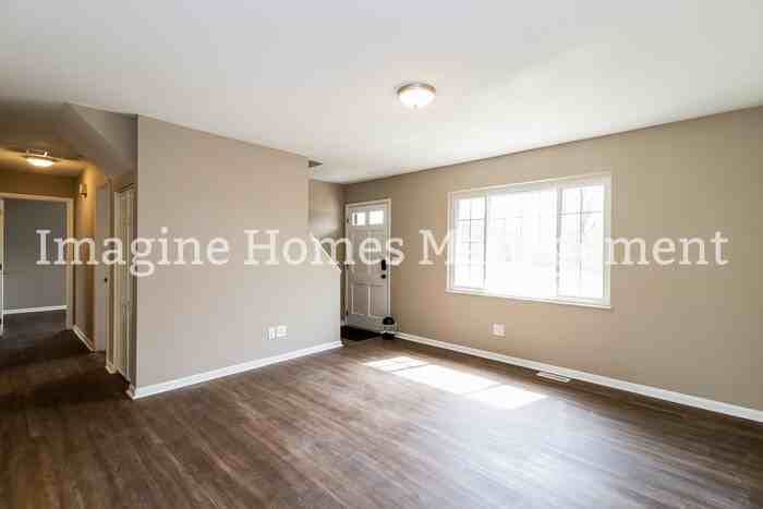 3736 Nightingale Dr - Photo 3 of 15