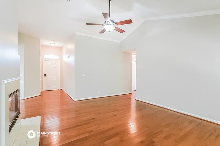 673 Hardin Shire Dr - Photo 3 of 16