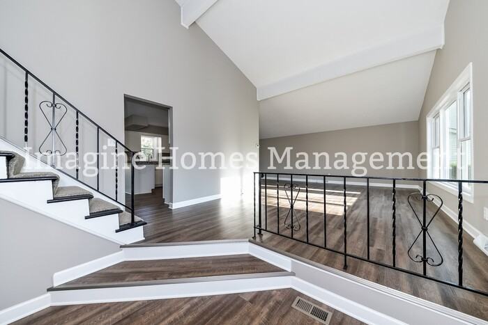 7224 Hollyhock Ln - Photo 3 of 19