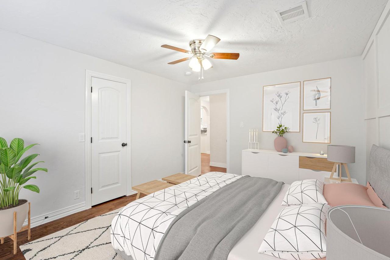 Vibrant North Oak Cliff home with private backyard oasis - Photo 5 of 17