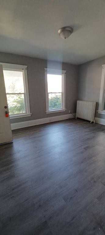 520 Hancock St - Photo 2 of 10