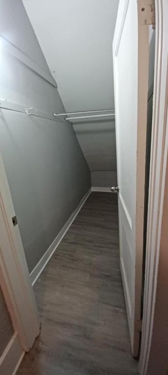 520 Hancock St - Photo 3 of 10