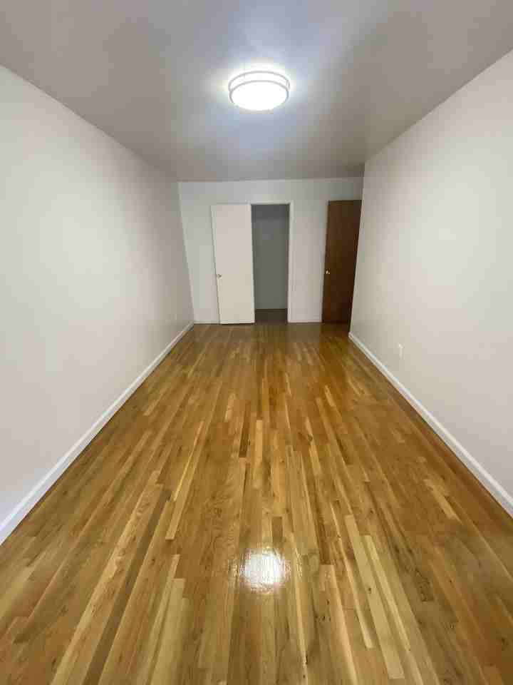 2365 East 19th Street 2f - Photo 2 of 12