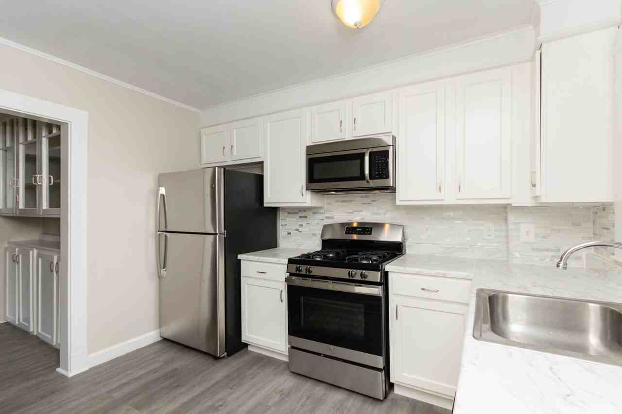 110 Austin St - Photo 2 of 14