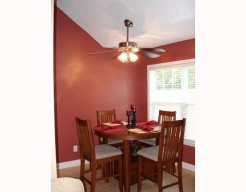 404 Sir Arthur Ct - Photo 3 of 7