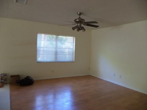 14013 Briardale Ln - Photo 3 of 12