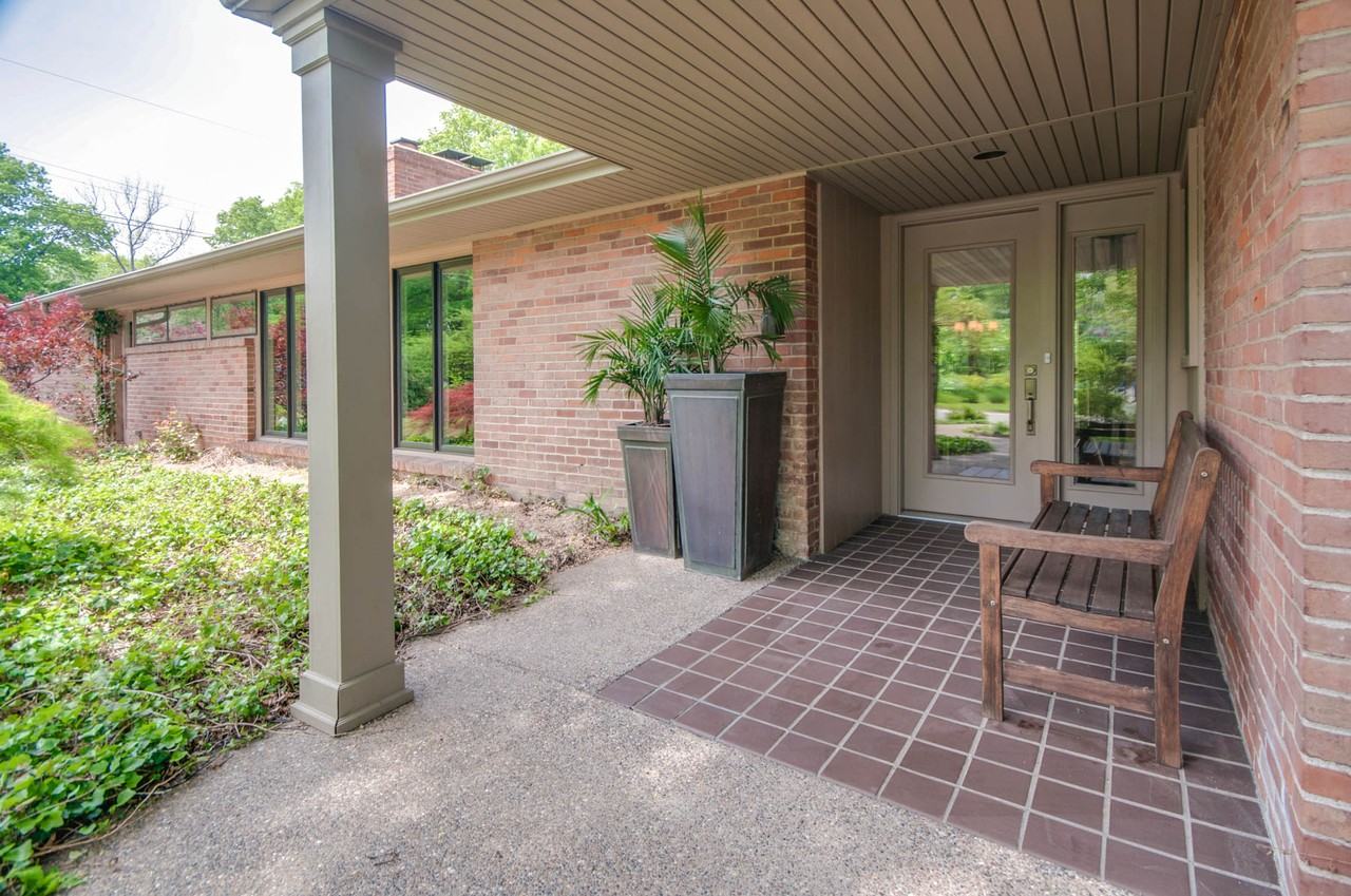 107 Stoneyside Ln - Photo 2 of 19