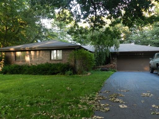 1369 Castlehill Dr - Photo 2 of 5