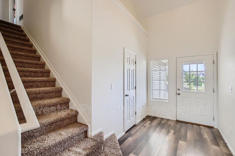 2484 Coach House Loop - Photo 6 of 29