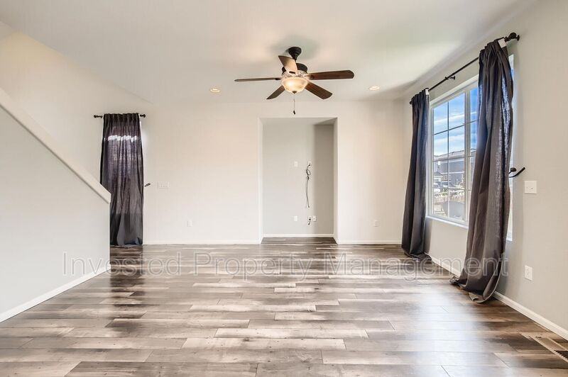 2484 Coach House Loop - Photo 7 of 29