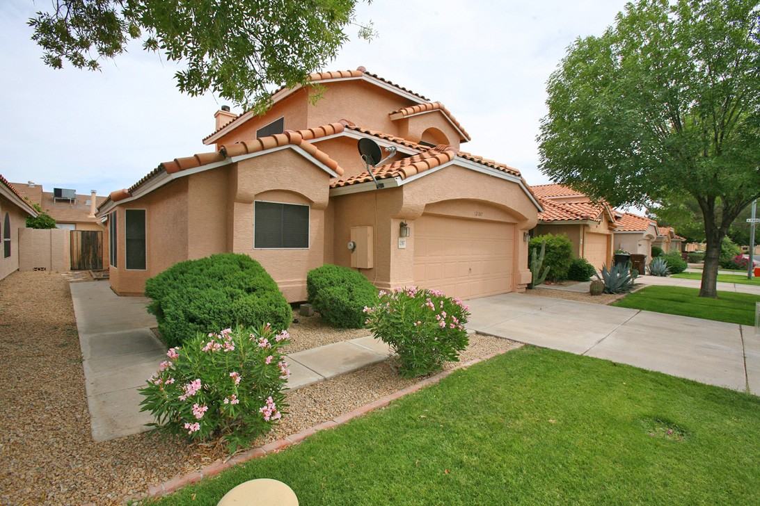 12107 N 79th Dr - Photo 2 of 14