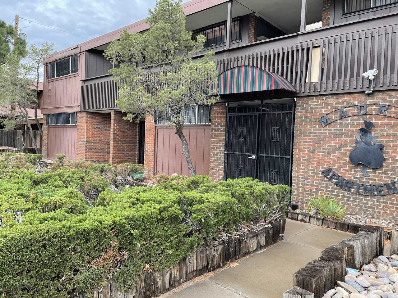 201 Manzano NE / 202 Quincy NE - Photo 3 of 8