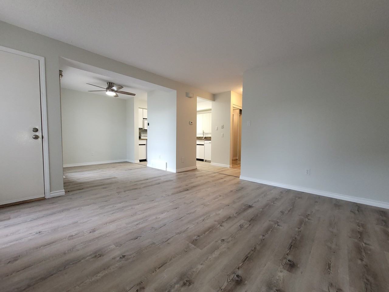 4610 17 Ave Nw - Photo 3 of 36