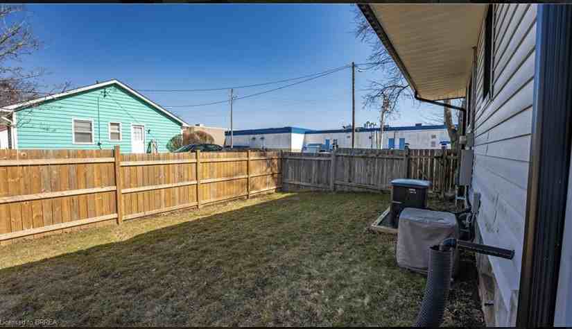 8 Charlton Cres - Photo 3 of 7