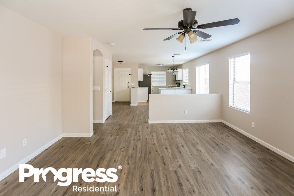 10510 W Roanoke Ave - Photo 3 of 16