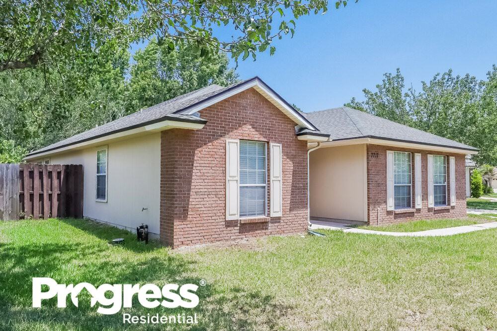 7717 Fawn Lake Dr S - Photo 2 of 17