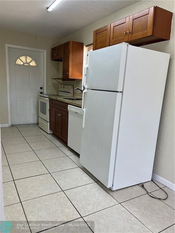 1767 Ne 49th Ct - Photo 2 of 11