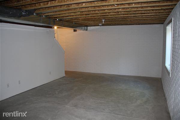 915 Sadie Ct - Photo 3 of 9