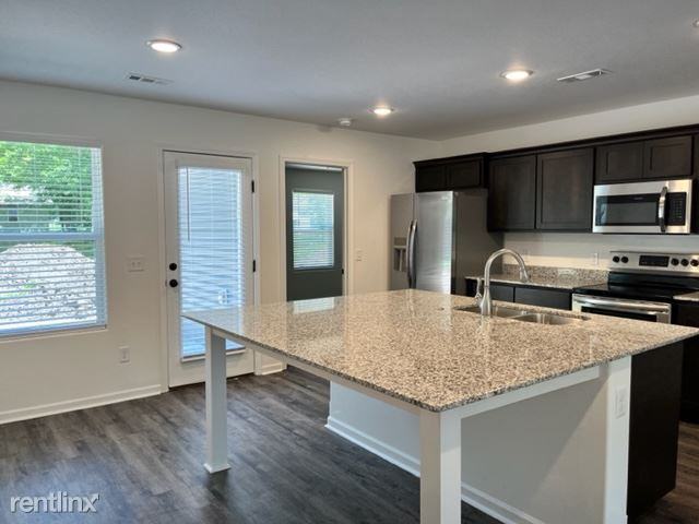 705 N Washington St - Photo 2 of 8