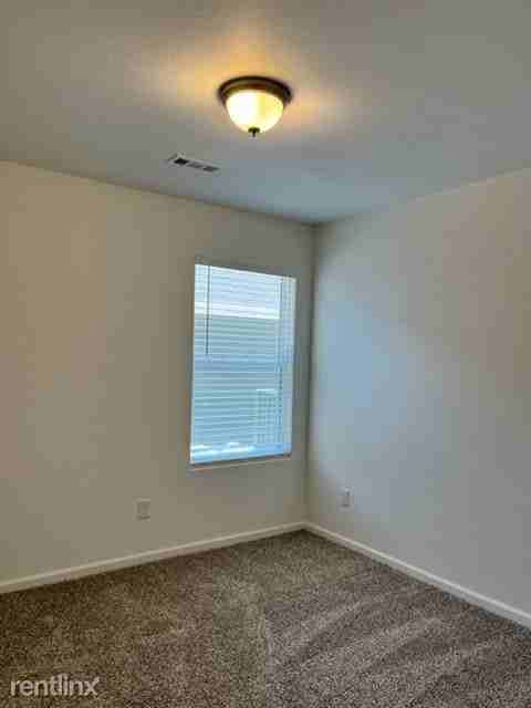 705 N Washington St - Photo 3 of 8