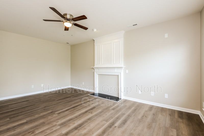 1448 Cantwell Ct - Photo 3 of 18