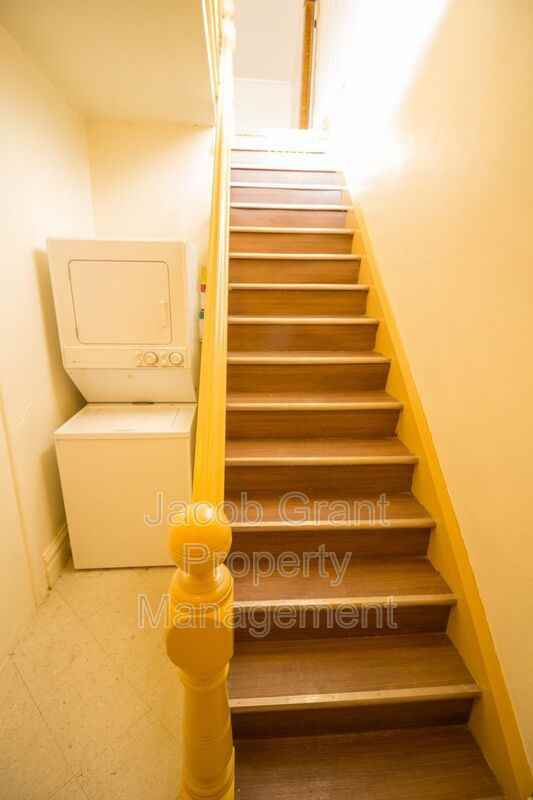 2212 Saint Clair Rd - Photo 2 of 9