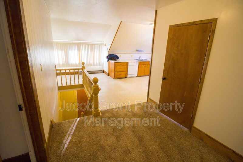 2212 Saint Clair Rd - Photo 4 of 9