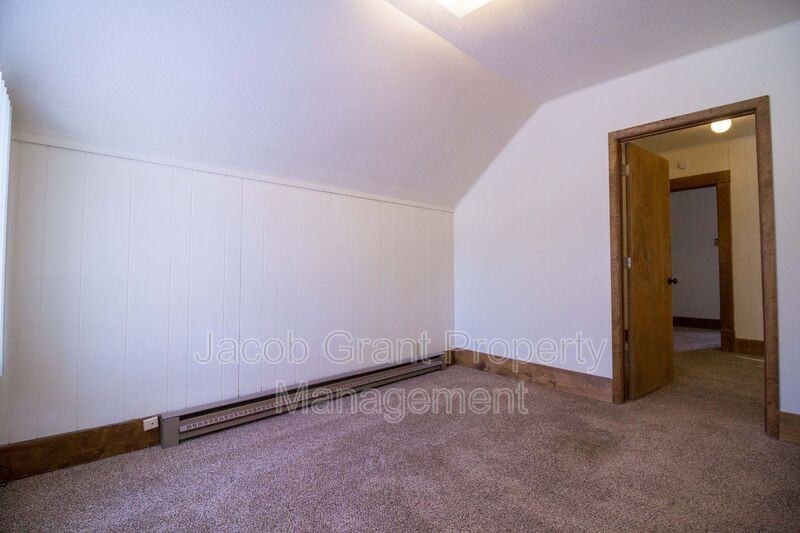 2212 Saint Clair Rd - Photo 7 of 9