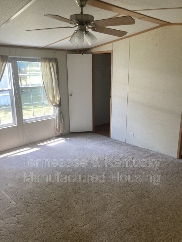 208 Hillsdale Estates Ln - Photo 3 of 12