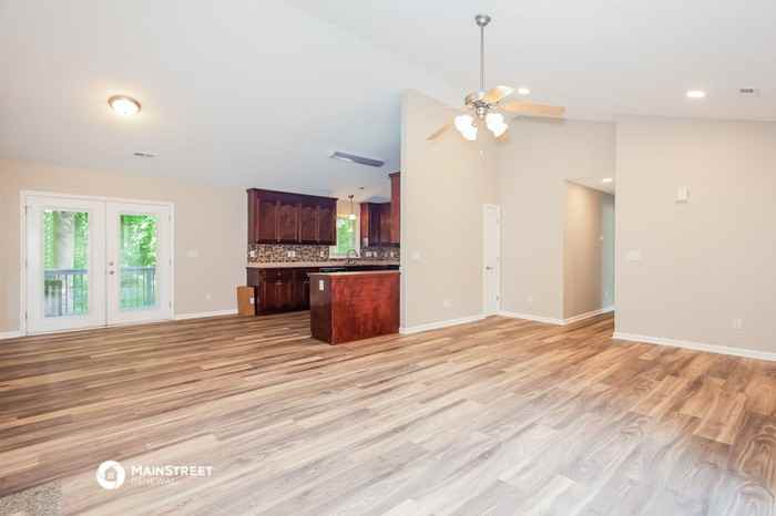 103 Bennington Dr - Photo 3 of 16