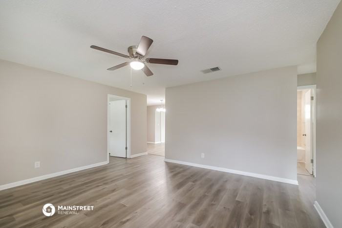 694 Wakulla Dr - Photo 3 of 16