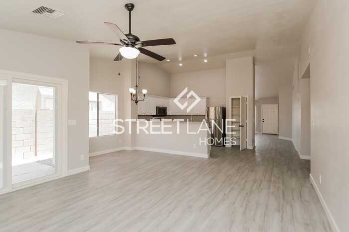 8906 W Cambridge Ave - Photo 3 of 15